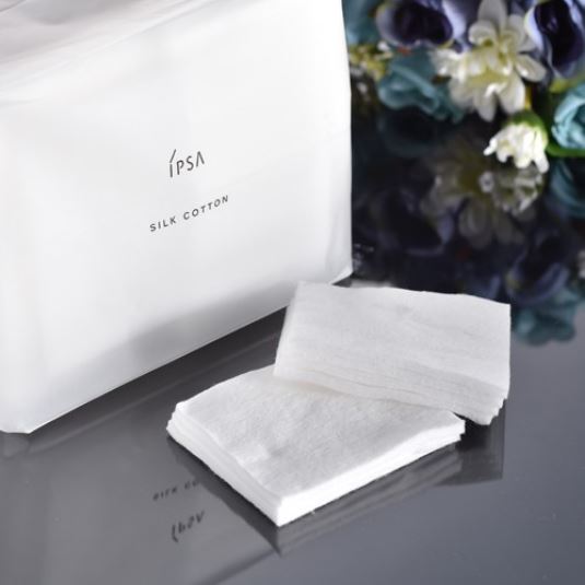 **พร้อมส่ง**IPSA Silk Cotton 120 แผ่น สำลีจากธรรมชาติ 100% แผ่นใหญ่ (ขนาด 6 x 7.5 cm.) ผลิตจากประเทศญี่ปุ่น แผ่นหนา นุ่ม มอบสัมผัสที่นุ่มละเอียดดุจใยไหม ไม่ละคายเคืองผิว ด้วยการทอที่แน่น ไม่เป็นขุย ไม่เปลืองผลิตภัณฑ์ เหมาะสำหรับเช็ดทำความสะอาดผิวหรือทำเป็