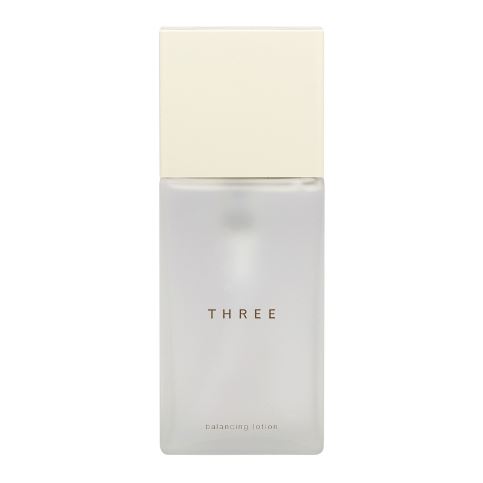 THREE Balancing Lotion 140 ml. โลชั่นเช็ดผิวหน้าสูตรสดชื่น ขั้นตอนแรกของขั้นตอนการบำรุงผิว ปรับสภาพผิวและเติมเต็มความชุ่มชื้นให้กับผิว มอบผลลัพธ์ของผิวดูกระจ่างใส ดูอิ่มฟูและชุ่มชื้นขี้น เพื่อผลลัพท์ผิวที่เปล่งปลั่ง เนียนเรียบ โบทานิคอล วอเตอร