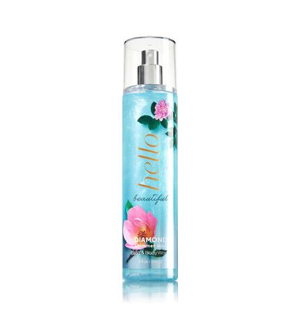 Bath & Body Works Hello Beautiful Diamond Shimmer Mist 236 ml. สเปรย์น้ำหอมฉีดผิวกาย พิเศษ รุ่น Shimmer เมื่อฉีดลงบนตัว จะมีประกายวิบๆ ช่วยทำให้ผิวดูเปล่งประกายผ่องใส สำหรับสาวๆที่ชอบเปิดไหล่ หรือใส่แขนสั้น เป็นปลื้มกับสินค้ารุ่นนี้แน่นอน 