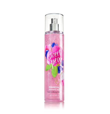 Bath & Body Works Sweet Pea Diamond Shimmer Mist 236 ml. สเปรย์น้ำหอมฉีดผิวกาย พิเศษ รุ่น Shimmer เมื่อฉีดลงบนตัว จะมีประกายวิบๆ ช่วยทำให้ผิวดูเปล่งประกายผ่องใส สำหรับสาวๆที่ชอบเปิดไหล่ หรือใส่แขนสั้น เป็นปลื้มกับสินค้ารุ่นนี