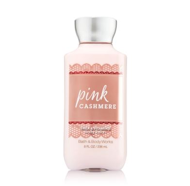 **พร้อมส่ง**Bath & Body Works Pink Cashmere Shea & Vitamin E Body Lotion 236 ml. โลชั่นบำรุงผิวสุดพิเศษ กลิ่นหอมชวนฝัน ของแอมเบอร์วนิลลา กับดอกมะลิ หวานหอมเซ็กซี่ค่ะ