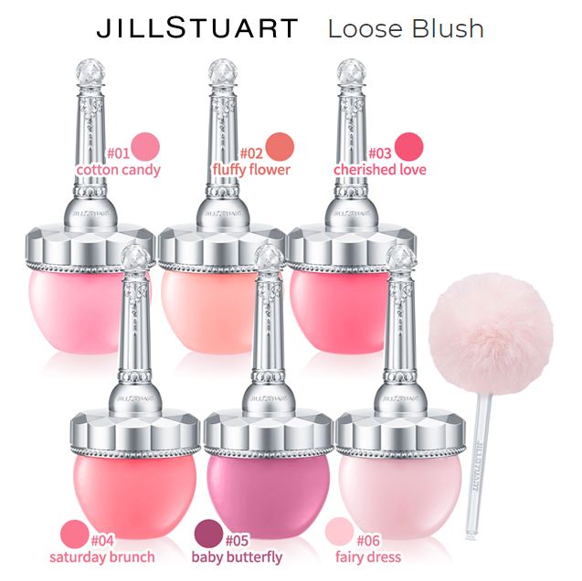 **พร้อมส่ง**Jill Stuart Loose Blush 5 g. บลัชชนิดฝุ่นที่นุ่มละมุนเหมือนสายไหม ให้คุณสวยหวานทันทีที่ปัด ฝาประดับด้วยปลายทรงตัดที่หรูหรา มาพร้อม Puff Stick สุดนุ่ม ให้พวงแก้มคุณระเรื่อดุจเปล่งปลั่งจากภายในและเปล่งประกายราวละลายลงบนผิว แค่ใช้ Puff Stick ที่น