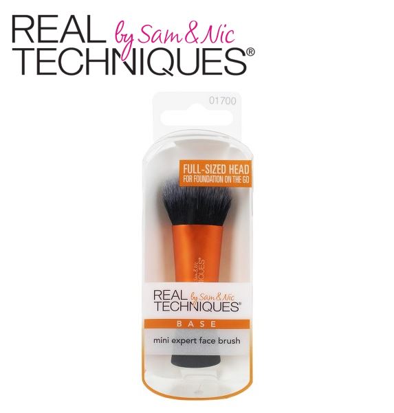 **พร้อมส่ง**Real Techniques Mini Expert Face Brush #01700(Base) แปรงลงรองพื้นรุ่นลิมิเต็ด พิเศษที่หัวแปรงที่ฟูเป็นพุ่มขนาดปกติ แต่ขนาดด้ามแปรงที่ถูกย่อไซส์ให้เป็นมินิ ขนาดแปรงยาวเพียง 3.7 นิ้ว สะดวกในการพกพา ช่วยให้เกลี่ยรองพื้นได้ง่ายและเรียบเนียนทั่วใบห