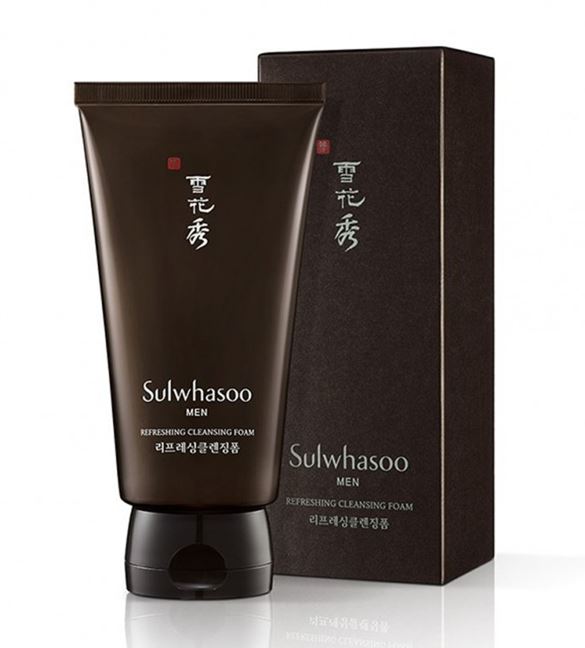 Sulwhasoo Men Refreshing Cleansing Foam 150 ml. โฟมสครับล้างหน้าสมุนไพรเกาหลีสำหรับผู้ชาย ฟองโฟมละเอียดเข้าชะล้างความมัน ทำความสะอาดผิวที่สกปรกได้อย่างล้ำลึก อุดมด้วยผงสมุนไพรธรรมชาติช่วยในการผลัดเซลล์ผิวเสื่อมสภาพให้หลุดออกอย่างอ่อนโยน ด้วยเน