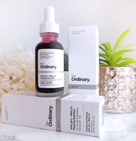 The Ordinary AHA 30% + BHA 2% Peeling Solution 30 ml. เซรั่มมาส์กหน้าน้ำสีแดง ช่วยผลัดเซลล์ผิวชั้นนอกได้อย่างมีประสิทธิภาพ รวมถึงสิ่งสกปรกที่อุดตันบนผิวให้หลุดออกอย่างอ่อนโยน ลดการเกิดสิว ลดรอยดำจากสิว ปรับผิวให้สว่างกระจ่างใส พร้อมเติมความชุ่