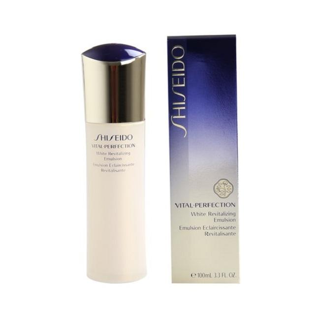 Shiseido Vital Perfection White Revitalizing Emulsion 100 ml. อิมัลชั่นบำรุงผิวสูตรสำหรับผิวธรรมดาถึงมัน ฟื้นบำรุงผิว ให้ดูเปล่งประกาย กระจ่างใส มอบสัมผัสผิวที่ดูเรียบเนียนกระชับ ริ้วรอยดูลดเลือนลง มอบความชุ่มชื้น และประสิทธิภาพการฟื้นบำรุงริ้