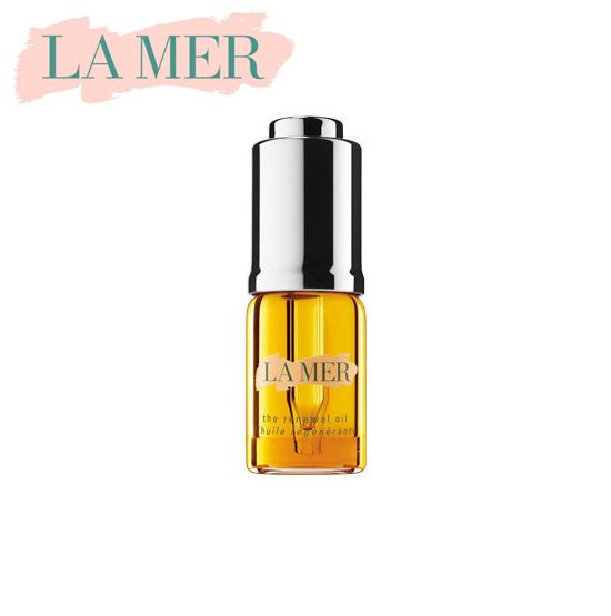 LA MER The Renewal Oil ขนาดทดลอง 15 ml. (ไซส์ครึ่งของไซส์จริง) ทรีทเมนท์ในรูปแบบของน้ำมันบำรุงผิวช่วยฟื้นฟูผิว ลดเลือนริ้วรอย ผิวดูเนียน เรียบ กระชับ เสริมความชุ่มชื้น ให้ผิวแข็งแรง นุ่ม ลื่น สดใส อ่อนเยาว์โดยไม่ทำให้ทิ้งคราบไว้บนผิว เนื้อออยซ