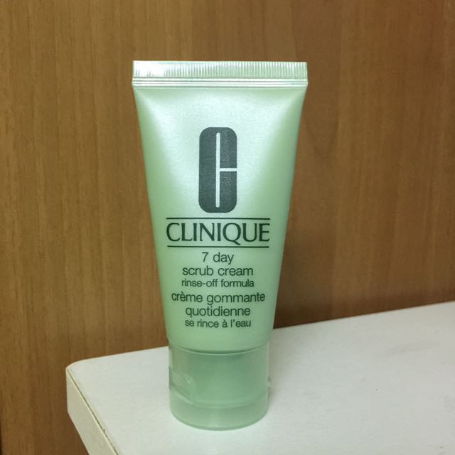CLINIQUE 7 Day Scrub Cream Rinse-Off Formula ขนาดทดลอง 30 ml. ครีมสครับเนื้อเนียนละเอียด ใช้ทำความสะอาดผิวได้ล้ำลึกถึงรูขุมขน ขจัดเซลล์ผิวที่เสื่อมสภาพ ผิวที่แห้งลอกเป็นขุย สิวเสี้ยน รวมถึงสิ่งสกปรกบนชั้นผิวและรูขุมขนให้หลุดออกอย่างอ่อนโยน เผย