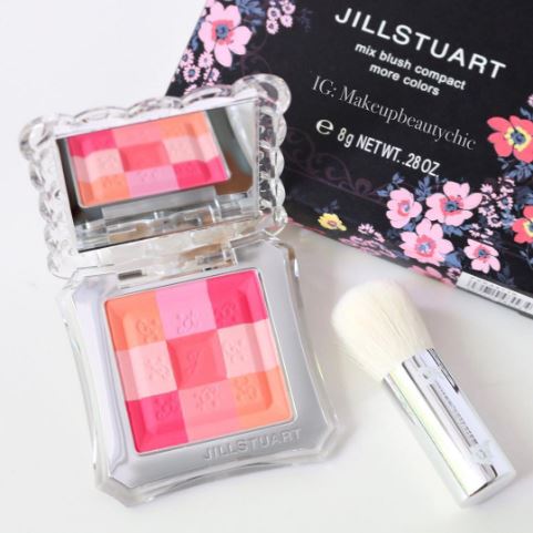 **พร้อมส่ง**Jill Stuart Mix Blush Compact No.119 Sweet Lilac สีโทน Coral มิกซ์ สดใสน่ารัก (พร้อมแปรงในเซ็ท) บลัชหกเฉดสีที่แตกต่างกันและมาในเก้าบล็อก ให้คุณผสมผสานกันได้ดังใจคิด เนรมิตผิวบริสุทธิ์ และดูสุขภาพดี เนื้อแป้งให้ความชุ่มชื้น ให้สัมผัสเนียนเรียบร