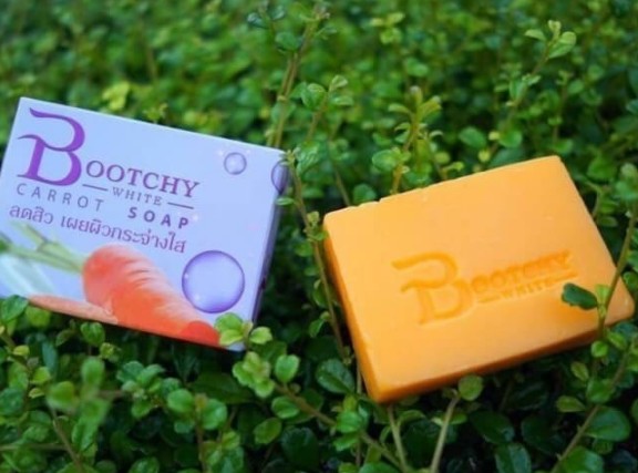 Bootchy White carrot soap ขนาด100 กรัม ลดสิว เผยผิวกระจ่างใส เผยผิวขาวเนียนกระจ่างใส สารสกัดจากหัวแครอทช่วยกระตุ้น การผลัดเซลล์ผิวที่หมองคล้ำ ให้ขาวกระจ่างใส 
