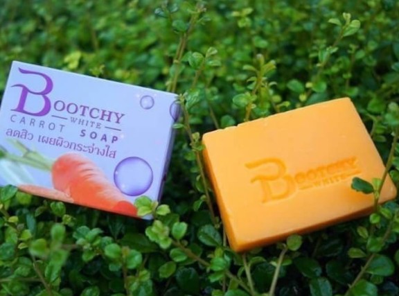 Bootchy White carrot soap ขนาด100 กรัม ลดสิว เผยผิวกระจ่างใส เผยผิวขาวเนียนกระจ่างใส สารสกัดจากหัวแครอทช่วยกระตุ้น การผลัดเซลล์ผิวที่หมองคล้ำ ให้ขาวกระจ่างใส 