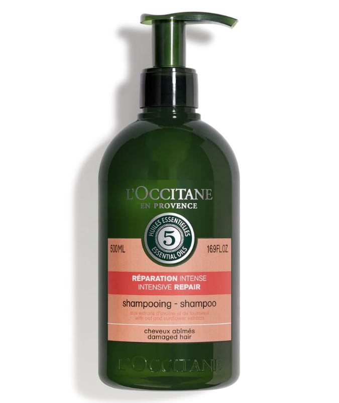 L'Occitane Intensive Repair Shampoo 500ml. แชมพูสูตรปราศจากซิลิโคนที่ช่วยซ่อมแซมและเสริมสร้างความแข็งแรงให้กับเส้นผมที่แห้งเสีย แตกปลาย และถูกทำลาย ฟื้นฟูไฟเบอร์เส้นผมให้แข็งแรงตั้งแต่รากผมจดปลาย ช่วยให้ผมนุ่มลื่นเป็นประกาย มีชีวิตชีวา ผมแข็งแรงขึ้น 