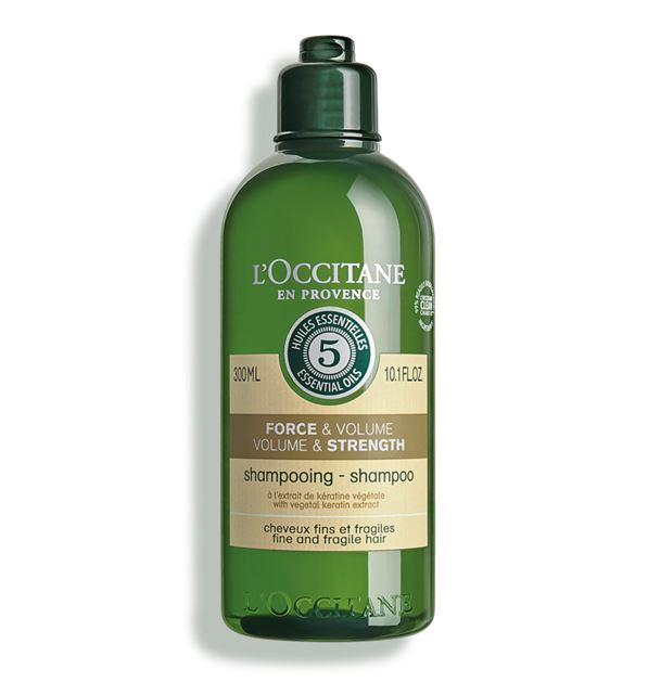 L'OCCITANE Volume & Strength Shampoo 300ml. แชมพูสูตรพิเศษ เพื่อเส้นผมแข็งแรงและมีน้ำหนัก ช่วยหลุดร่วงเนื่องจากเส้นผมเปราะขาดง่ายลดลงถึง 4 เท่า สูตรเสริมความแข็งแรงโปรตีน ไฮโดรไลเซต และน้ำมันหอมระเหย 5 ชนิดจากพืช ช่วยเคลือบและปกป้องเส้นใย