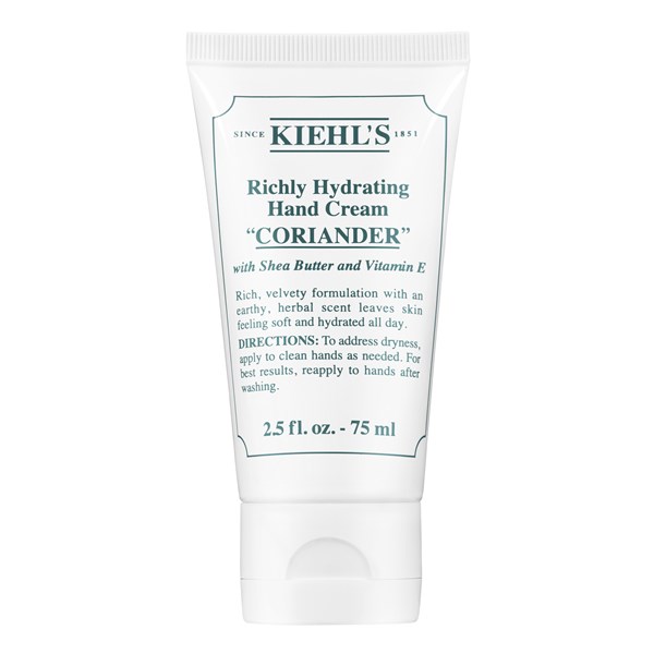 Kiehl's Richly Hydrating Hand Cream Corainder 75ml. ครีมบำรุงมือกลิ่น Corainder ที่มีส่วนผสมของเชียบัตเตอร์ และวิตามินอี วยปกป้องผิวจากความแห้งกร้านและฟื้นความนุ่มนวลของผิว ให้ผิวของคุณกลับมานุ่มนวลชุ่มชื้นอีกครั้งหนึ่ง