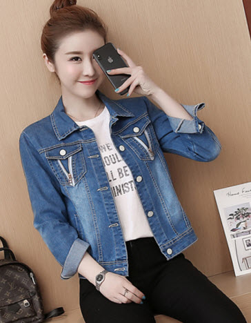 พรีออเดอร์ เสื้อคลุมยีนส์ แขนยาว สวย ๆ เสื้อแฟชั่นสุดเท่ห์ สกรีนลายด้านหลังสีขาว มีสียีนส์ตามภาพ