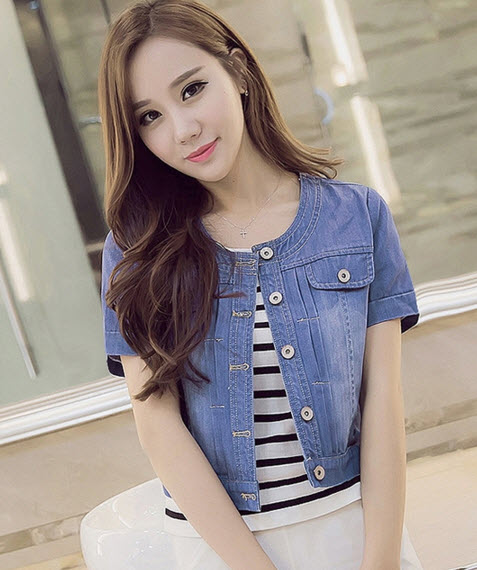 พรีออเดอร์ เสื้อคลุมยีนส์สั้นสวย ๆ แขนสั้น ตัวสั้น คอกลมปาด ไม่มีปก ผ้าเนื้อดี ไม่แข็งนะคะ มีสองสี ยีนส์ เข้ม และอ่อนคะ