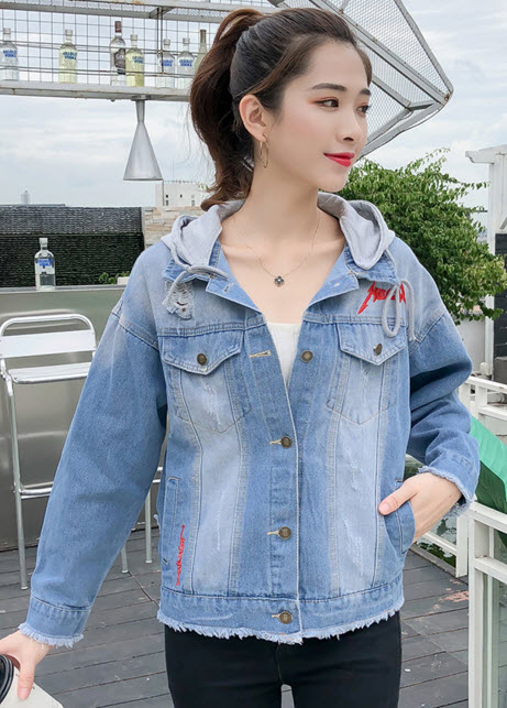 พรีออเดอร์ เสื้อคลุมยีนส์มีหมวกหลัง แขนยาว สวย ๆผ้ายีนส์เนื้อดีไม่แข็ง ผ้านิ่มลื่น ปักลายด้านหลัง ยีนส์ ตามภาพ