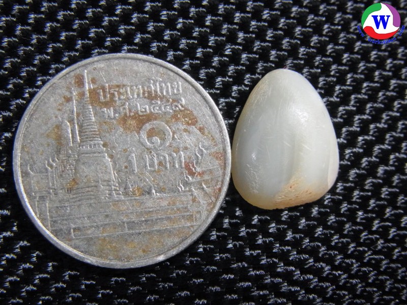 หินโมคุณสีงาช้างเหลือบมุกขาวนวล 3.55 กะรัต ของหายาก จากเมืองเก่าสุโขทัย