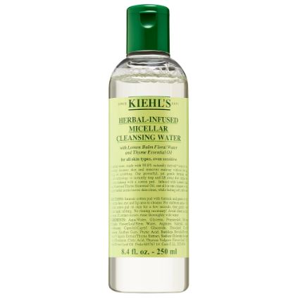 Kiehl's Herbal-Infused Micellar Cleansing Water 250ml. คลีนซิ่งสูตรน้ำทำความสะอาดและเช็ดเครื่องสำอางสูตรน้ำชนิดแรกจากคีลส์ ที่อุดมด้วยส่วนผสมจากธรรมชาติถึง 99.8% สามารถขจัดสิ่งสกปรกและคราบน้ำมันบนใบหน้าได้อย่างหมดจด โดยไม่ต้องล้างออก อีกท