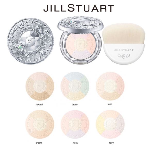 **พร้อมส่ง**Jill Stuart Crystal Lucent Face Powder SPF20/PA++ แป้งอิลลูมิเนเตอร์ที่ใช้ปัดไล้ผิวหน้าในขั้นตอนสุดท้ายของการแต่งหน้า เนื้ออณูหลากสีของแป้งจะช่วยให้ผิวดูไบรท์ขึ้นทันที อณูแบบโปร่งแสงยังทำให้หน้าดูเป็นธรรมชาติไม่หนาอีกด้วย พร้อมกลิ่นหอมอ่อนๆของ