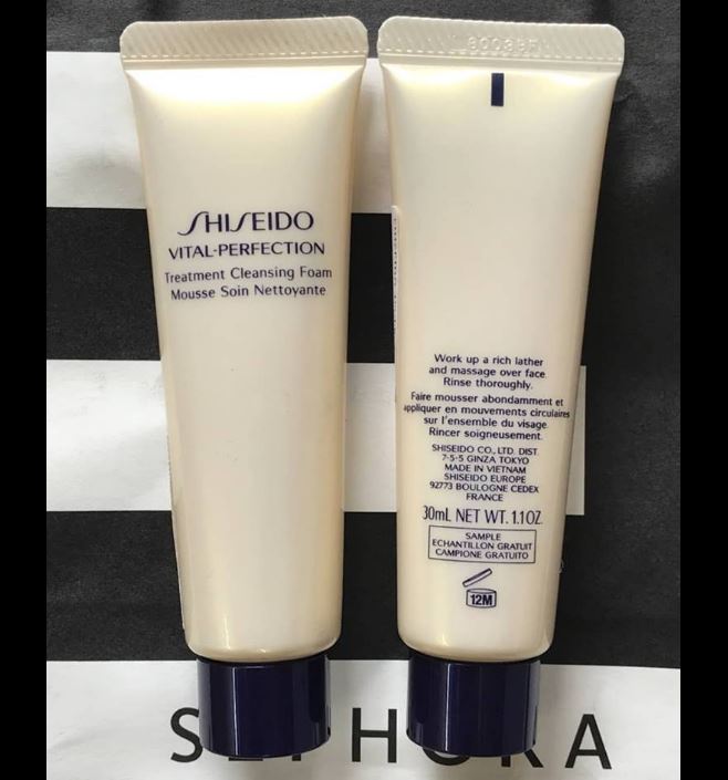 Shiseido Vital-Perfection Treatment Cleansing Foam ขนาดทดลอง 30 ml. โฟมล้างหน้าที่ให้ฟองครีมเข้นข้น เข้าขจัดสิ่งสกปรกและเซลล์เสื่อมสภาพ อย่างอ่อนโยนโดยไม่ทำร้ายผิว ช่วยผิวเนียนนุ่ม ชุ่มชื่น สดใส มีชีวิตชีวา เพื่อผิวสวยสมบูรณ์แบบ เพื่อผู้หญิงเอ