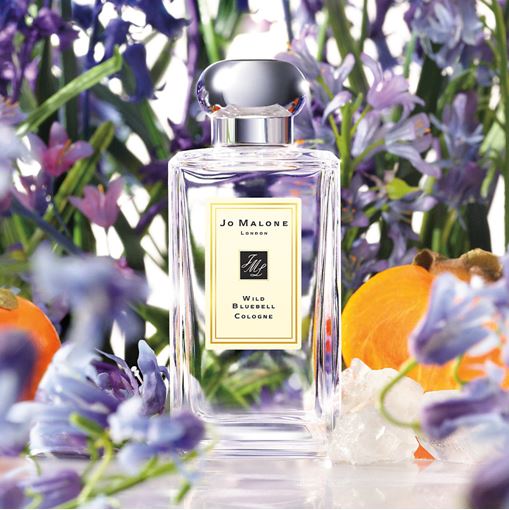 Jo Malone London Wild Bluebell Cologne 100 ml. โคโลญจน์ กลิ่นหอมแนวเฟมมินิน ความหอมหวานของสาวชวนฝันเกินจินตนาการ สดชื่นและส่องประกาย ห้อมล้อมกลิ่นหอมอย่างมีชั้นเชิง  สร้างความประทับใจตราบนานเท่านาน ที่บอกเล่าเรื่องราวความหอมที่เต็มไปด้วยความรู