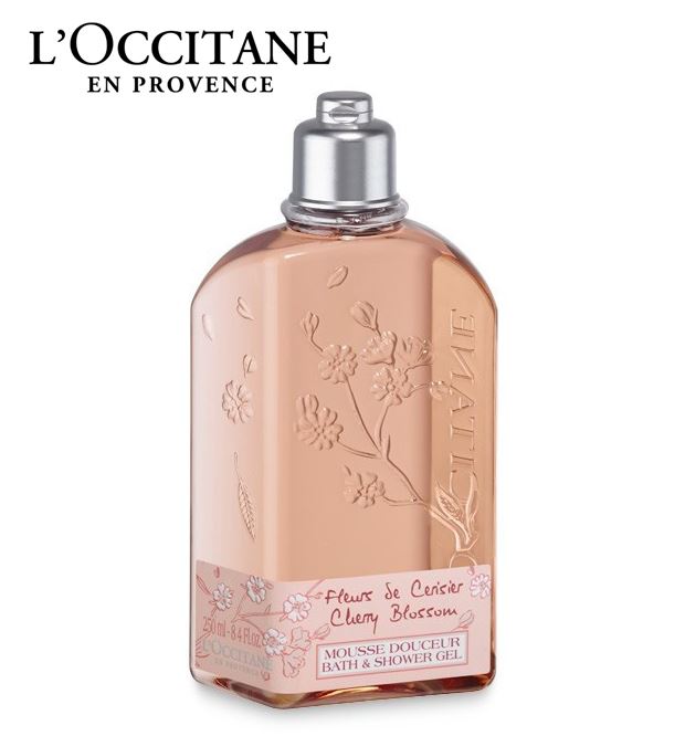 L'OCCITANE Cherry Blossom Bath & Shower Gel 250 ml. เจลอาบน้ำมอบความสดชื่น ทำความสะอาดผิวอย่างอ่อนโยน มีกลิ่นหอมของสารสกัดเชอร์รี่ หอมละมุนจากธรรมชาติ แห่ง Cherry แรกแย้ม สามารถใช้เป็น foaming bath ให้โฟมครีมหนานุ่ม เพื่อความผ่อนคลายและ