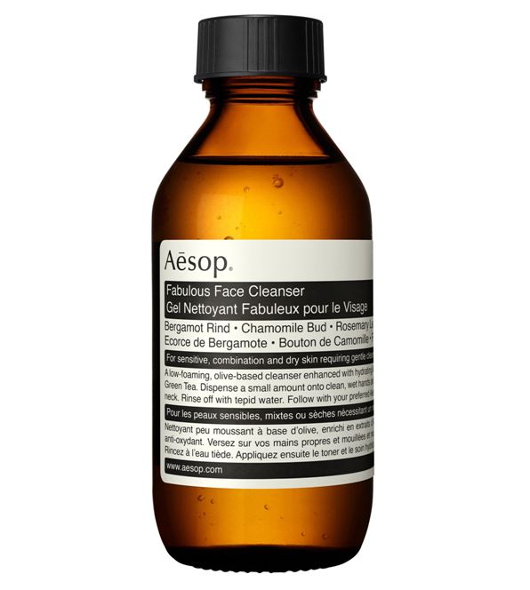 Aesop Fabulous Face Cleanser 100 ml. คลีนเซอร์เนื้อเจลสูตรฟองน้อยเหมาะสำหรับผิวธรรมดาและผิวแพ้ง่าย เป็นผลิตภัณฑ์ทำความสะอาดผิวที่ได้รับความนิยมสูง ด้วยสูตรเจลที่ผสานพลังจากน้ำมันมะกอก ชาเขียว และอโลเวราช่วยทำความสะอาดให้กับผิวอย่าง