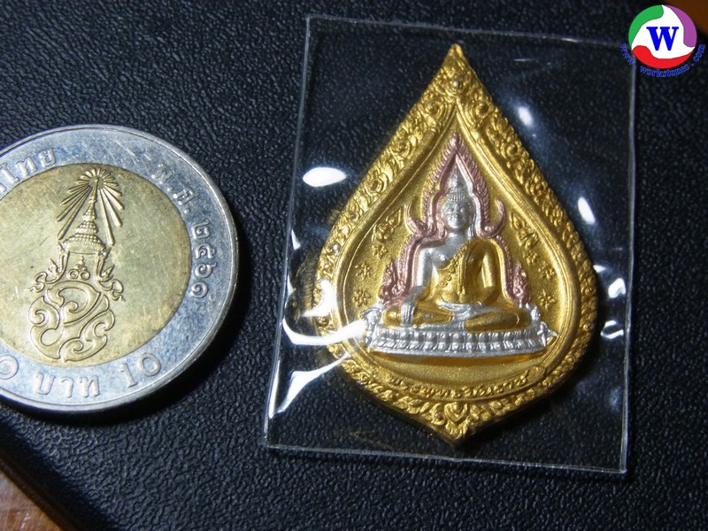 พระเครื่อง พระพุทธชินราช รุ่นปิดทอง ปี 2547 เนื้อโลหะชุบ 3 กษัตริย์ ทองวาว