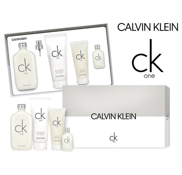 Calvin Klein CK One Set 4 Pieces เซ็ทน้ำหอมกลิ่นที่ครองใจหนุ่มสาวแนวสปอร์ตตลอดกาล น้ำหอม UNISEX รุ่นแรกๆ ของ Calvin Klein ที่ประสบความสำเร็จ รวมทั้งยังจุดประกายน้ำหอมแบบ UNISEX ให้แบรนด์อื่นๆ ด้วย ต้นตำรับของกลิ่นเย็นสบาย ที่กระตุ้นความสดใส เห