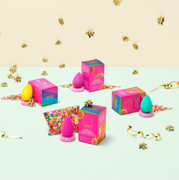 Beautyblender Sweet Surprise Set (Limited Edition) ลุ้นเป็นเจ้าของสีใหม่ก่อนใคร ที่จะเปิดตัวอย่างเป็นทางการในปีหน้า กับเซตของขวัญสุดเซอร์ไพรส์จาก BeautyBlender ให้คุณตื่นเต้นกับของขวัญที่ซ่อนอยู่ภายในเหมือนได้กลับไปเป็นเด็กอีกครั้ง โดยที่สาวๆจ