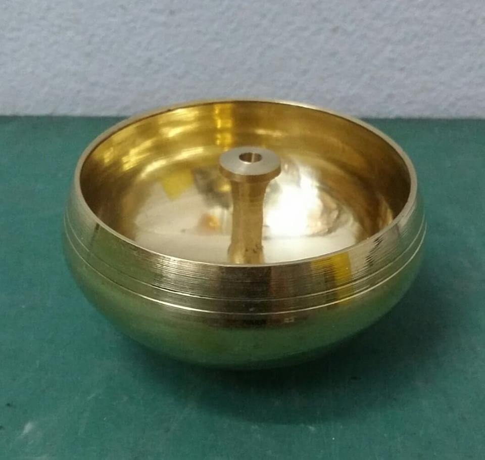 J063 ถ้วยจุดน้ำมันทองเหลือง กว้าง 5.5 cm