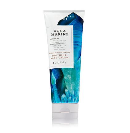 Bath & Body Works Aquamarine Soothing Body Cream 226 g. ครีมบำรุงผิวสุดเข้มข้น มีกลิ่นหอมติดทนนาน ด้วยกลิ่นหอมเย็นสดชื่น ของกลิ่นมิ้นท์ เย็นสบาย สูดกลิ่นหอมธรรมชาติได้เต็มปอด ให้ความรู้สึกสดชื่นผ่อนคลายค่ะ