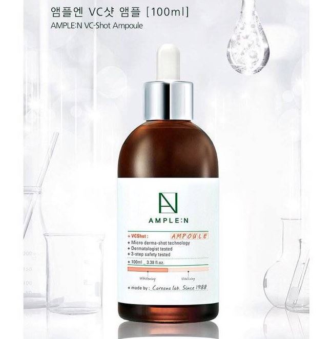 Coreana Ample :N VC Shot Ampoule 100 ml. โคเรียน่าเซรั่มวิตามินซีช่วยปกป้องผิวจากแสงแดดอุดมด้วย Vitamin C เข้มข้น บูสต์ผิวขาวกระจ่างใสมีออร่า เร่งลดเลือนจุดด่างดำ ใช้ต่อเนื่องจะลดรอยเห็นผลได้อย่างมีประสิทธิภาพ เหมาะกับผิวที่มีรอย ทั้งรอยแดงรอย