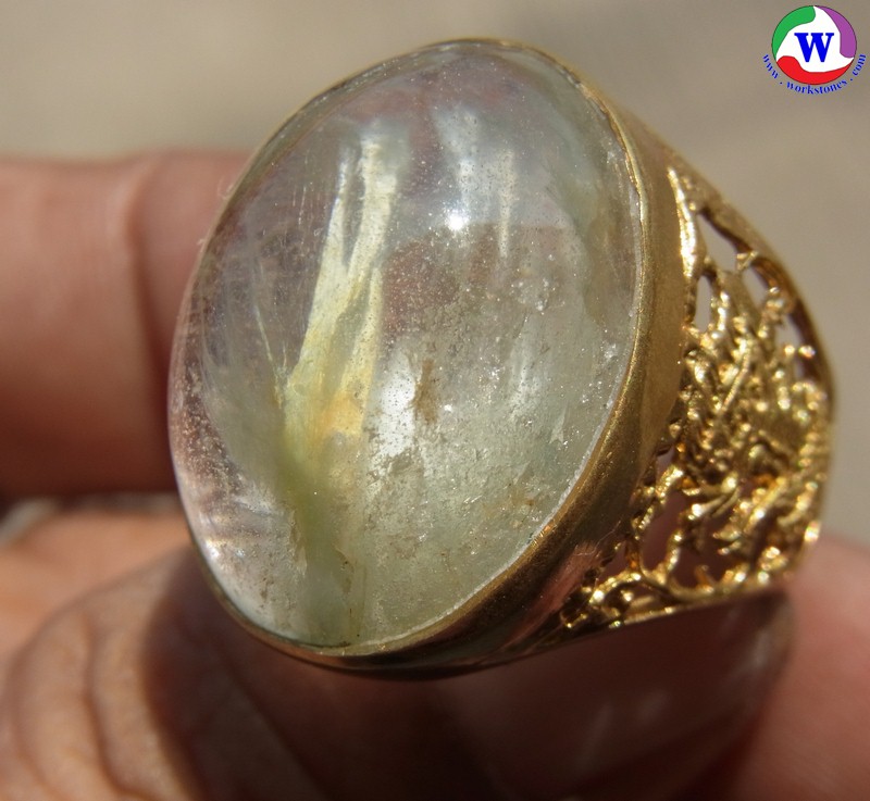 แหวนทองเหลืองชาย เบอร์ 65 แก้วโป่งข่ามชนิดแก้วพิรุณฝนแสนห่าสีเงินสีทอง มีฟองสมุทรทั่วเม็ดดี