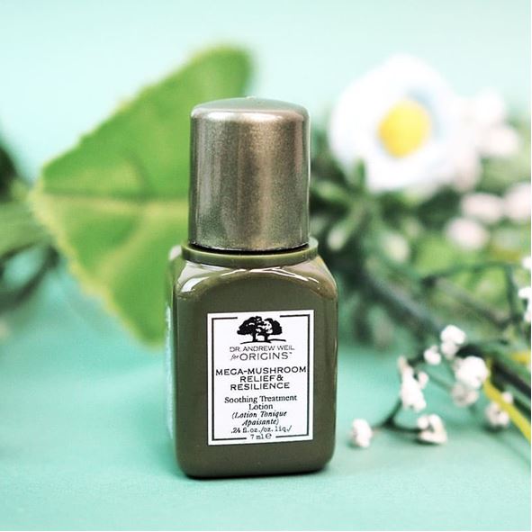 **พร้อมส่ง**Origins Dr.Andrew Weil for Origins Mega Mushroom Relief & Resilience Soothing Treatment Lotion ขนาดทดลอง 7 ml. ทรีทเมนต์โลชั่นขายดีอันดับ 1 บำรุงผิวแลดูสุขภาพดี สูตรใหม่ปราศจากแอลกอฮอล์ ช่วยฟื้นคืนความชุ่มชื้นและปลอบประโลมผิวให้ผ่อนคลาย ด