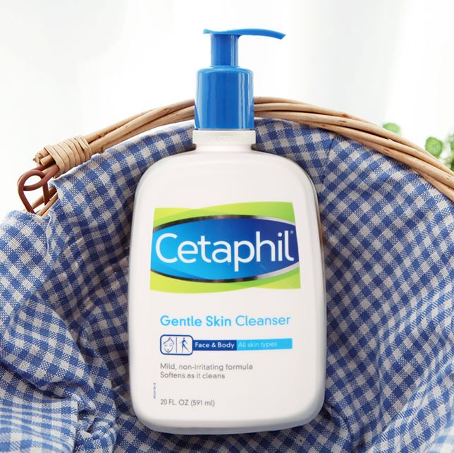 Cetaphil Gentle Skin Cleanser 591 ml. เซตาฟิลล้างหน้า สำหรับผิวบอบบาง แห้ง แพ้ง่ายหรือผิวปกติ ไม่มีส่วนผสมของสบู่และน้ำหอมจึงลดโอกาสการเกิดอาการแพ้ หรือระคายเคือง ลดการเกิดสิว ผิวหน้าอักเสบ จุดด่างดำ ไม่ทิ้งความมันบนใบหน้า มีค่าpH 6.5 ใกล้เคีย