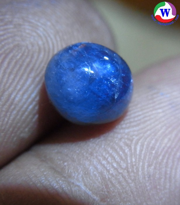 พลอยไพลิน 4.60 กะรัต จากเมืองจันทบุรี สีน้ำเงินเข้ม เนื้อแน่นน้ำหนักดี