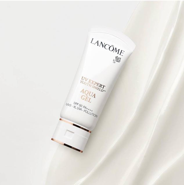 Lancome UV Expert Youth Shield Aqua Gel SPF 50 PA++++ 30 ml. กันแดดเนื้อเจลคุมมัน สูตรปรับปรุงใหม่ เนื้อเจลชุ่มชื่นดุจน้ำเบาสบายผิว เกลี่ยง่าย ไม่เหนียวเหนอะหนะ ผสานส่วนผสมสำคัญชนิดใหม่ในการฟื้นบำรุงผิวพร้อมคุณสมบัติแอนติออกซิแดนท์