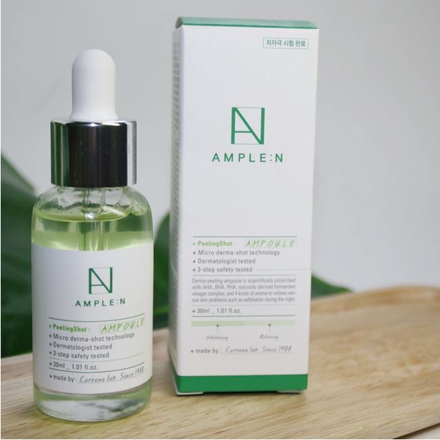 Coreana Ample :N Peeling Shot Ampoule 30 ml. โคเรียน่าเซรั่มสูตรผลัดเซลล์ผิวตัวนี้เหมาะกับคนที่มีรอยแดง รอยดำ รอยสิว เซรั่มผลัดเซลล์ผิวสูตรเข้มข้น ด้วยส่วนผสมของ AHA,BHA,PHA ธรรมชาติช่วยให้ผิวเรียบเนียนกระจ่างใส เผยผิวเนียนนุ่มดูขาวกระจ่างใสขึ