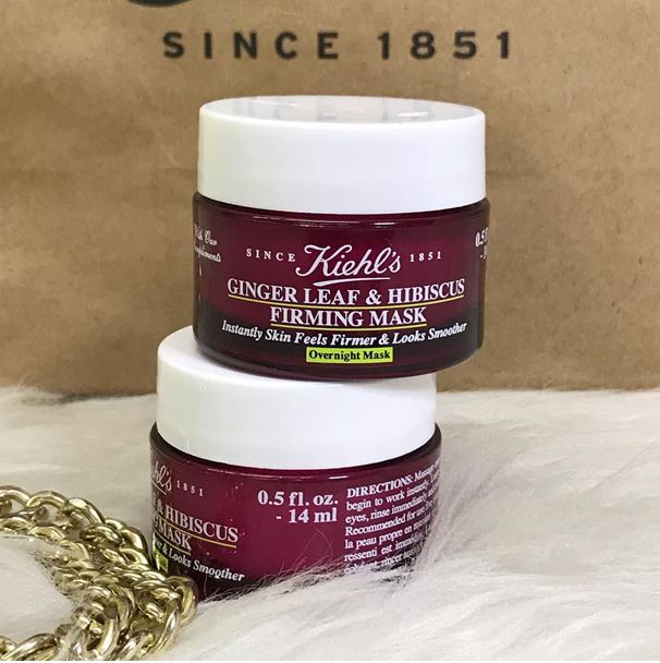 Kiehl's Ginger Leaf & Hibiscus Firming Mask ขนาดทดลอง 14 ml. มาส์กตัวใหม่จากคีลส์ที่จะทำให้ผิวดูเฟิร์มขึ้นในข้ามคืน ผิวรู้สึกกระชับในทันทีแลดูเรียบเนียนในเช้าวันรุ่งขึ้น เมื่อใช้เป็นประจำอย่างต่อเนื่อง จะช่วยให้ริ้วรอยตื้นๆ ดูจางลง พร