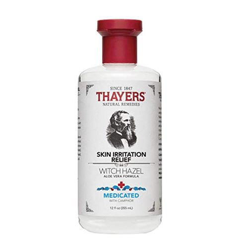 Thayers Medicated Skin Irritation Relief Witch Hazel Aloe Vera Formula Toner 355 ml. โทนเนอร์ปรับสภาพผิวสูตร Medicated Witch Hazel เป็นสูตรที่มีตัวยาผสม Camphor 0.1% เป็น External Analgesic ช่วยรักษาผิวหนังที่เป็น ผื่น คัน และไหม้ ใช้สำหรับผู้