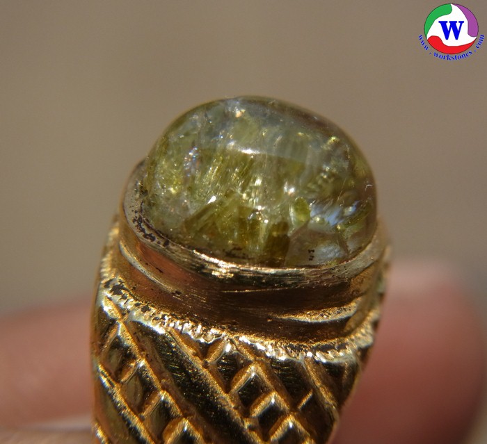 แหวนทองเหลืองหญิง แก้วโป่งข่ามนำโชค เบอร์ 55 แก้วแท่งมรกตสีเขียวอ่อน เป็นแก้วที่หายาก