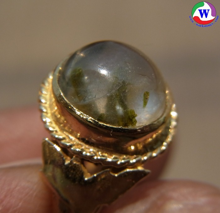 แหวนทองเหลืองหญิง แก้วโป่งข่ามนำโชค เบอร์ 53 แก้วแท่งมรกตสีเขียวอ่อน มีไหมแก้วใสเต็มเม็ด
