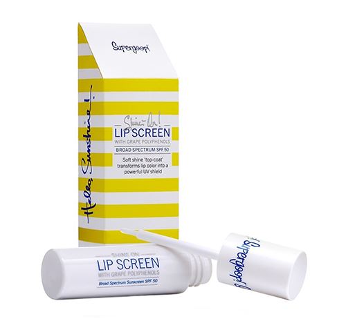 **พร้อมส่ง**Supergoop! Shine On Lip Screen SPF50 ขนาด 4 ml. ลิปกันแดดTopcoat เนื้อแวววาวสูตรกันน้ำได้ 80 นาที สำหรับทาทับลิปสติกเพื่อปกป้องริมฝีปากจากแสงแดดด้วย SPF 50 พร้อมบำรุงริมฝีปากในคราวเดียวด้วยสาร antioxidant จากองุ่น และน้ำมันเมล็ดทานตะวัน วิธีใช