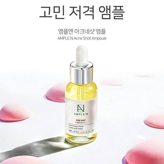 Coreana Ample :N Acne Shot Ampoule 30 ml. โคเรียน่าเซรั่มสูตรปราบสิว ช่วยลดอาการอักเสบ คืนความยืดหยุ่นผิว ลดจุดด่างดำแถมยังเสริมสร้างชั้นผิวให้แข็งแรง แอมพูลตัวนี้ยังอุดมด้วยสารสกัดจากธรรมชาติหลากหลายชนิด ปลอบประโลมผิวอย่างอ่อนโยน และเร่งจัดกา