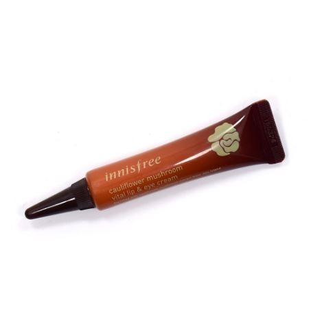 Innisfree Cauliflower Mushroom Vital Lip & Eye Cream ขนาดทดลอง 15 ml. ครีมบำรุงรอบดวงตาและริมฝีปากเข้มเข้น ที่สกัดจากเห็ดหูหนูขาวบน เกาะเชจู ให้ความชุ่มชื่น ลดเรือนริ้วรอย และช่วยให้รอบดวงตากระจ่างใส ฟื้นฟูเร่งด่วน และให้ความชุ่มชื้นสุดๆ ส