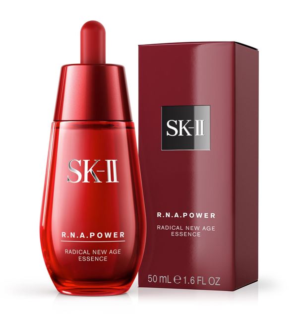 SK-II R.N.A. Power Radical New Age Essence 50 ml. เอสเซนส์ทรงอานุภาพ ตรงเข้าเติมเต็มทุกร่องลึก ยกกระชับผิว เพิ่มความชุ่มชื่นอย่างล้ำลึก ให้รูขุมขน กระชับ ผิวยืดหยุ่น ดูอ่อนเยาว์ ผิวกระชับในทุกองศา พร้อมเปล่งประกายราวแสงแดดยามเช้า