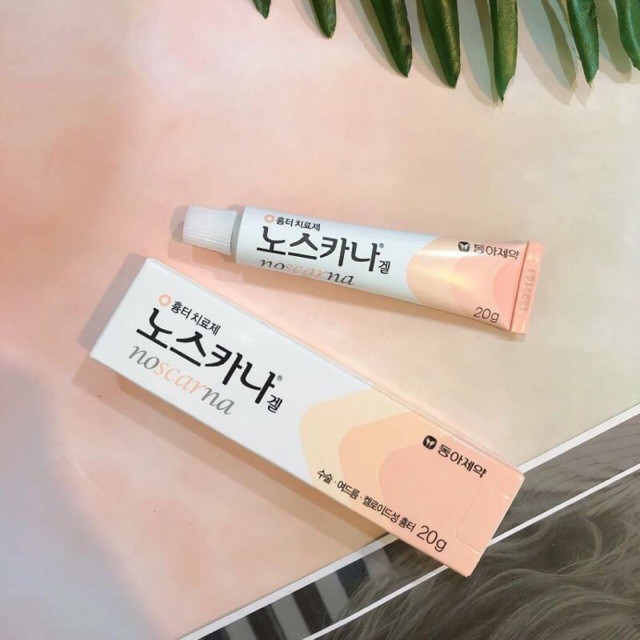 Noscarna Gel 20 g. สุดยอดครีมแต้มรอยแผลเป็นบนใบหน้า ตัวฮิตจากเกาหลี ทารักษารอยแผลเป็น รอยแดง รอยดำที่เกิดจากสิว ตัวนี้รีวิวเยอะมาก ใช้ดีมากๆ รอยหายเกลี้ยง ตัวนี้ดังมาก รีวิวเพียบเลย