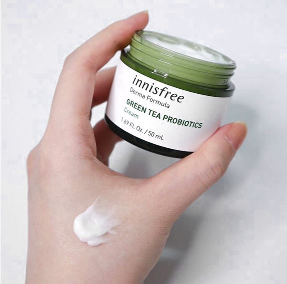 Innisfree Green Tea Probiotics Cream 50 ml. ครีมบำรุงที่มีส่วนผสมของชาเขียว+แบคทีเรีย Probiotics ที่มีชีวิต ทำให้ผิวยืดหยุ่นและแข็งแรงมากขึ้น ช่วยลดรอยแดง ลดผดผื่นจากการระคายเคือง ช่วยให้ใบหน้าเรียบเนียน นุ่มเด้ง